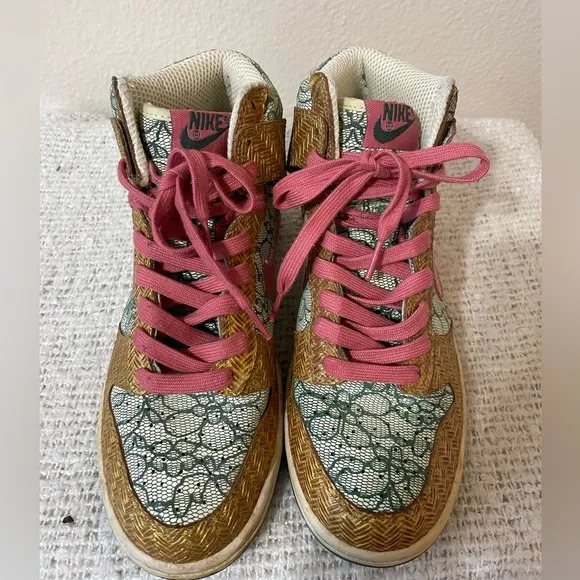 NIKE LIMITED EDITION Dunk High “Desert‎ Bloom” Vintage Sneakers