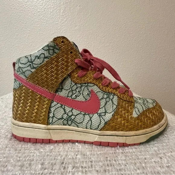 NIKE LIMITED EDITION Dunk High “Desert‎ Bloom” Vintage Sneakers