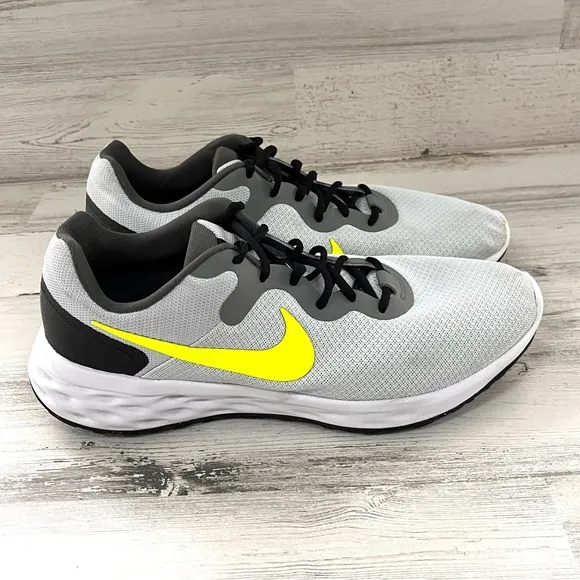 Nike Men’s Size 11.5 Revolution Next 6 Nature Lace Up Running Shoes