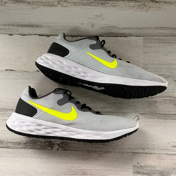 Nike Men’s Size 11.5 Revolution Next 6 Nature Lace Up Running Shoes