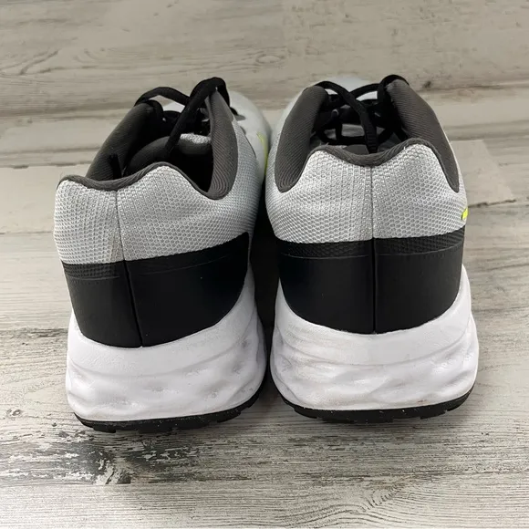 Nike Men’s Size 11.5 Revolution Next 6 Nature Lace Up Running Shoes