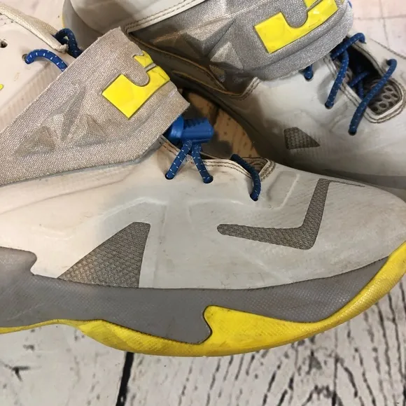 Nike Mens Zoom Soldier VII 599264-001 Platinum Grey Yellow Basketball Shoes