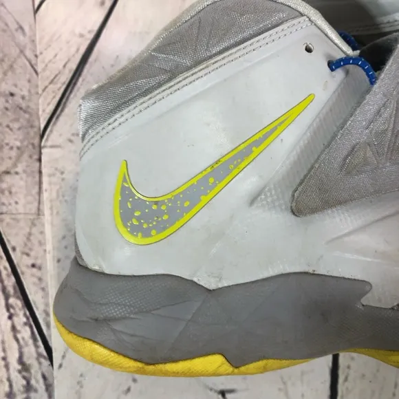 Nike Mens Zoom Soldier VII 599264-001 Platinum Grey Yellow Basketball Shoes