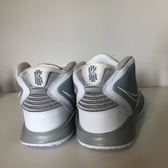 Nike Size 12 Kyrie Infinity Gray and White Sneakers D09616-001