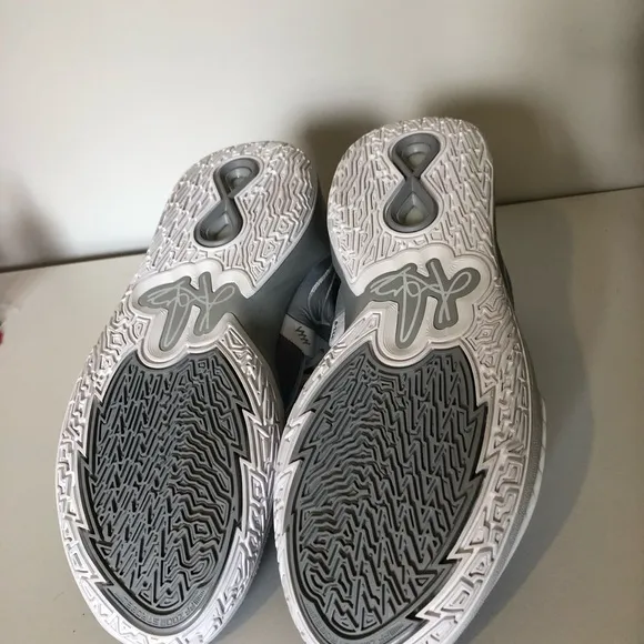 Nike Size 12 Kyrie Infinity Gray and White Sneakers D09616-001