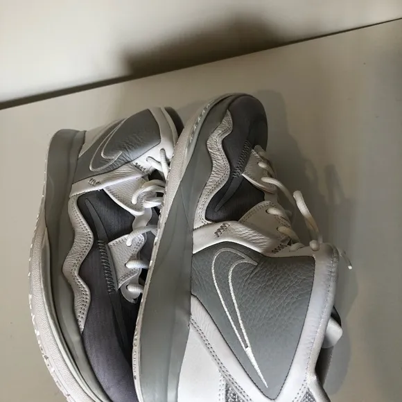 Nike Size 12 Kyrie Infinity Gray and White Sneakers D09616-001