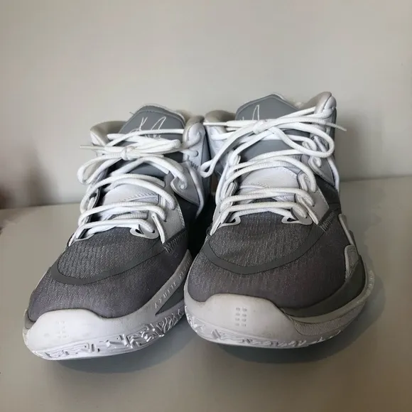 Nike Size 12 Kyrie Infinity Gray and White Sneakers D09616-001