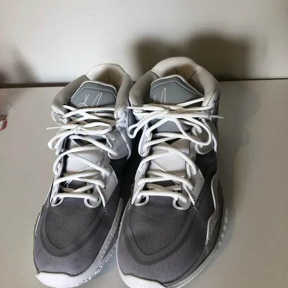 Nike Size 12 Kyrie Infinity Gray and White Sneakers D09616-001