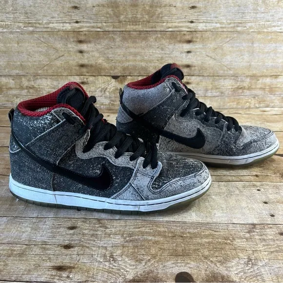 Nike Size 8.5 Men’s Dunk Sneakers