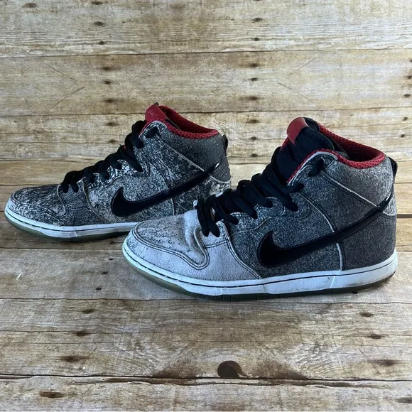 Nike Size 8.5 Men’s Dunk Sneakers