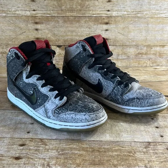 Nike Size 8.5 Men’s Dunk Sneakers