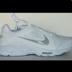 Nike View III Men's White Leather Walking Shoes