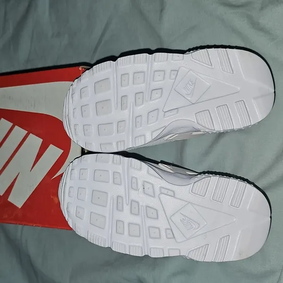 Nike White and Cream Sneakers with Huarache Design