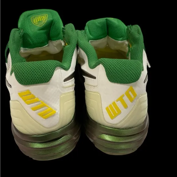 Nike White and Green Athletic Shoes with Breathable Mesh Oregon Ducks Team Issue