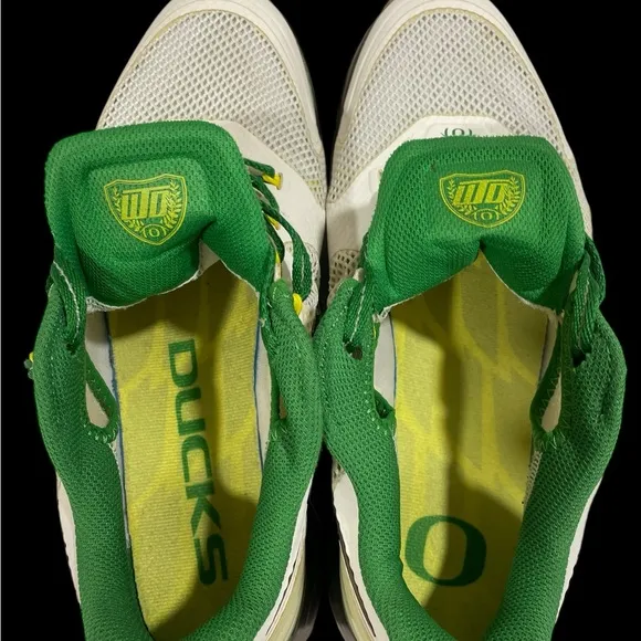Nike White and Green Athletic Shoes with Breathable Mesh Oregon Ducks Team Issue