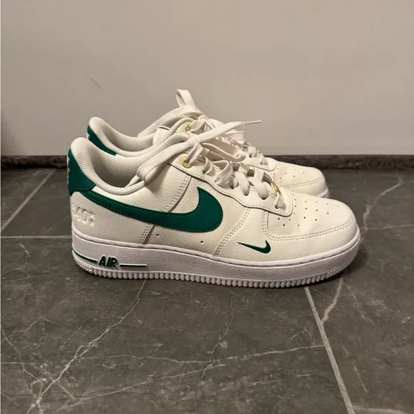 Nike White and Green Sneakers Classic Low-Top Design