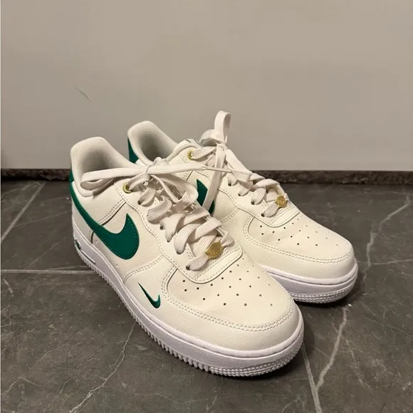 Nike White and Green Sneakers Classic Low-Top Design