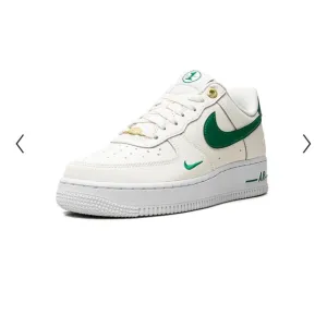 Nike White and Green Sneakers Classic Low-Top Design