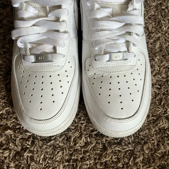 Nike White Sneakers Classic Air Force 1 Design