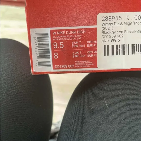 Nike Women's Black and Gray Sneakers
