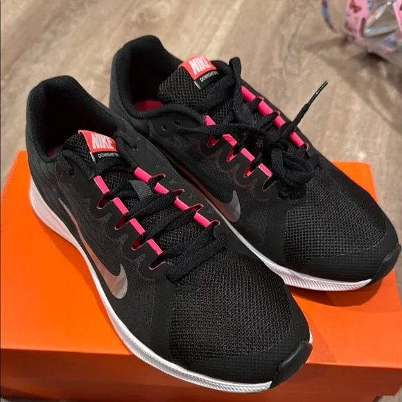 Nike Women's Black and Pink Running Shoes
