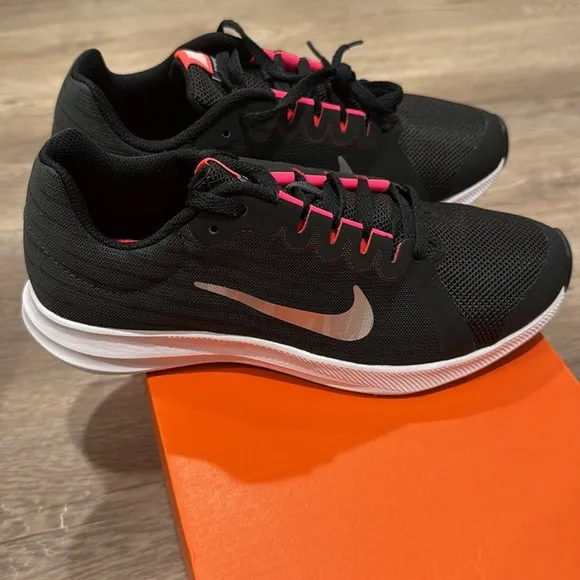 Nike Women's Black and Pink Running Shoes