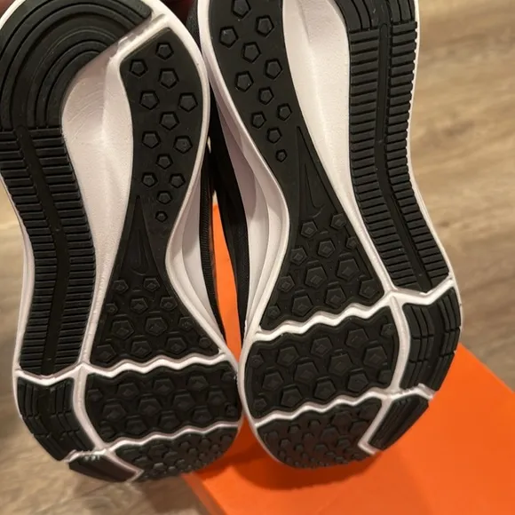 Nike Women's Black and Pink Running Shoes