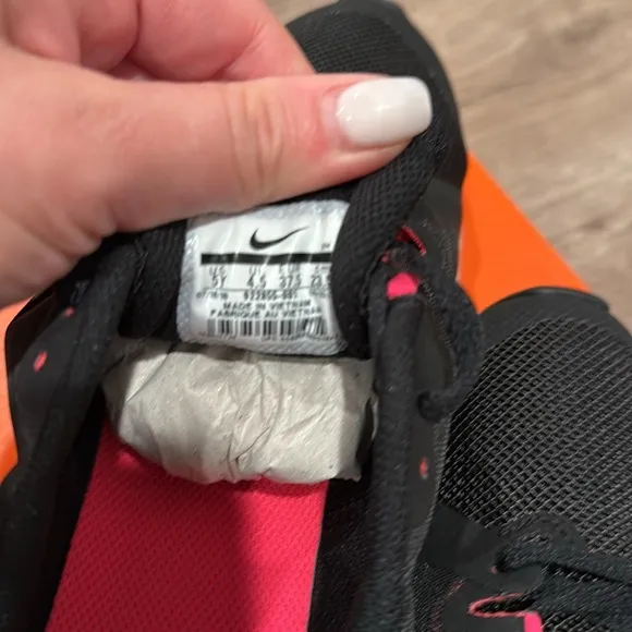 Nike Women's Black and Pink Running Shoes