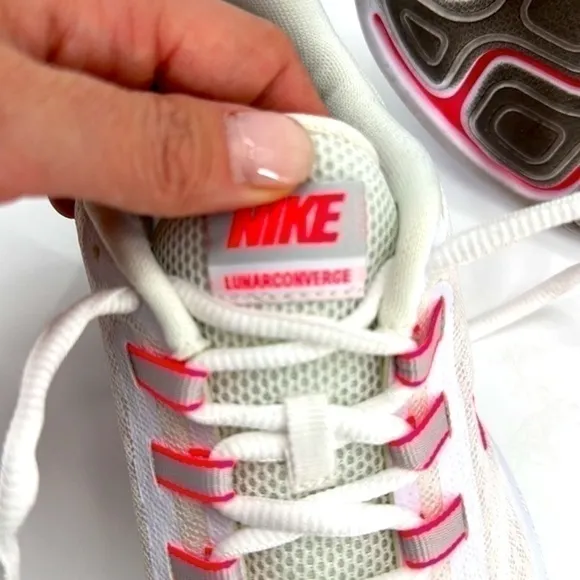 Nike Women's Lunar Converge White / Pink Ankle High sneakers SZ 6.5 worn once