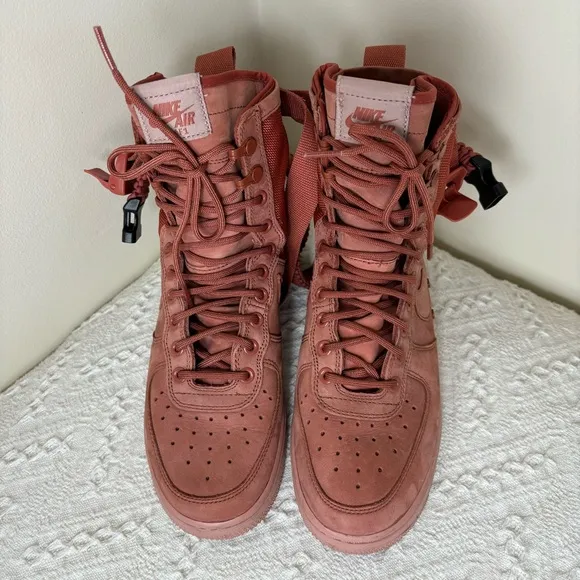Nike Women’s SF Air Force 1 Sneakers