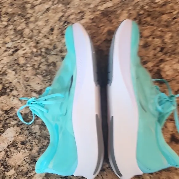 Nike Zoom Fly 3 Aurora Green Smoke Grey