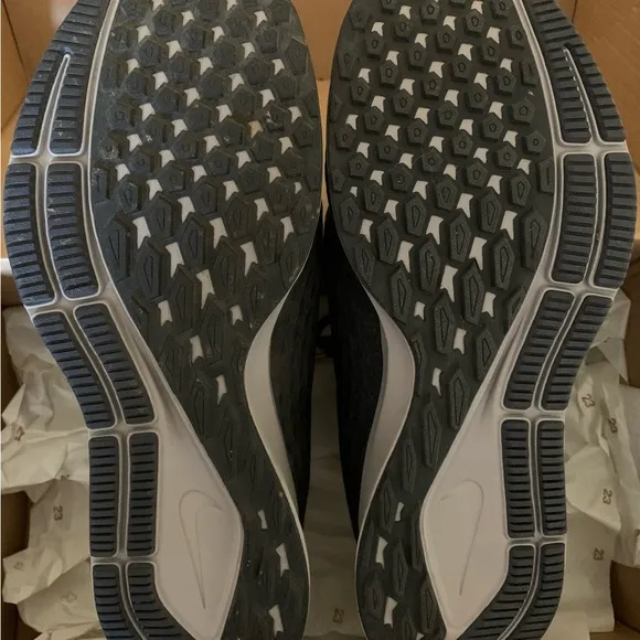 Nike Zoom Pegasus 35 Men/Women’s Black Running Shoes Brand New Size 11.