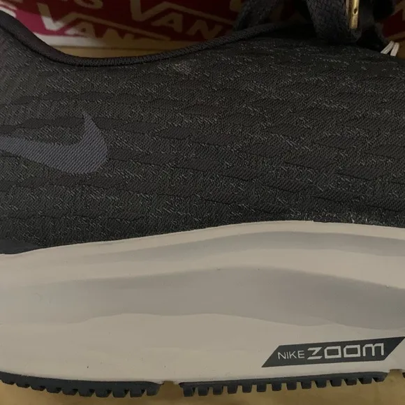 Nike Zoom Pegasus 35 Men/Women’s Black Running Shoes Brand New Size 11.