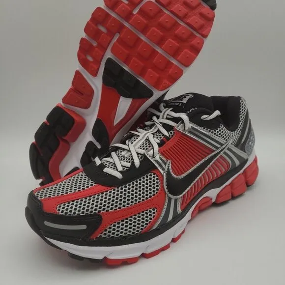Nike Zoom Vomero 5 Men's Size 10.5 Silver University Red Casual Shoes HV0926-095