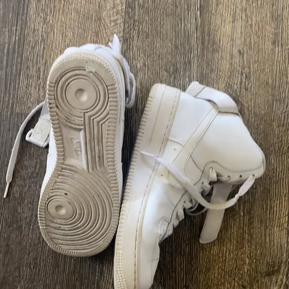 NKE WHITE AIRFORCE 1 HIGH HIGHTOP SNEAKERS YOUTH 6.5