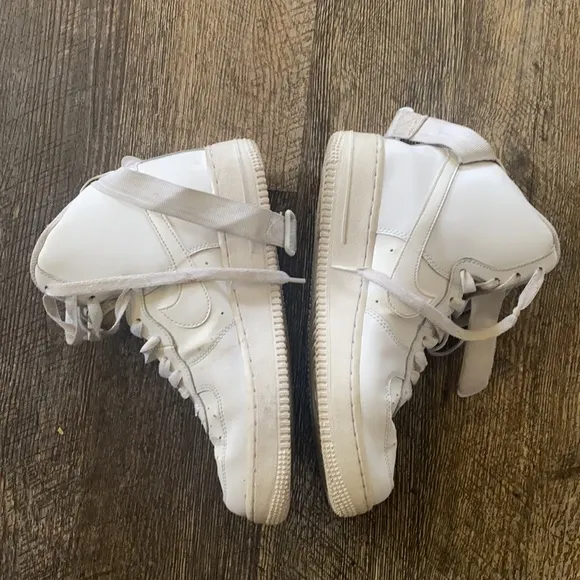 NKE WHITE AIRFORCE 1 HIGH HIGHTOP SNEAKERS YOUTH 6.5