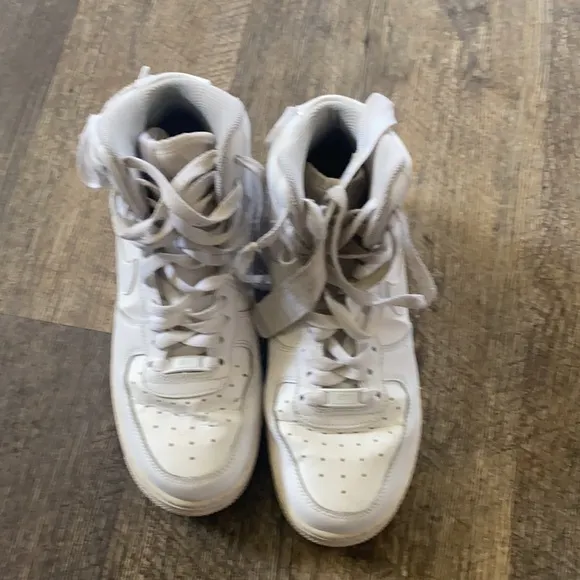 NKE WHITE AIRFORCE 1 HIGH HIGHTOP SNEAKERS YOUTH 6.5