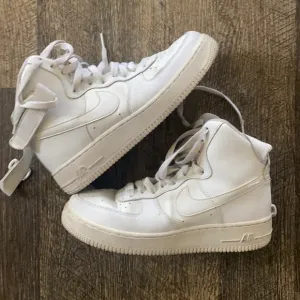 NKE WHITE AIRFORCE 1 HIGH HIGHTOP SNEAKERS YOUTH 6.5