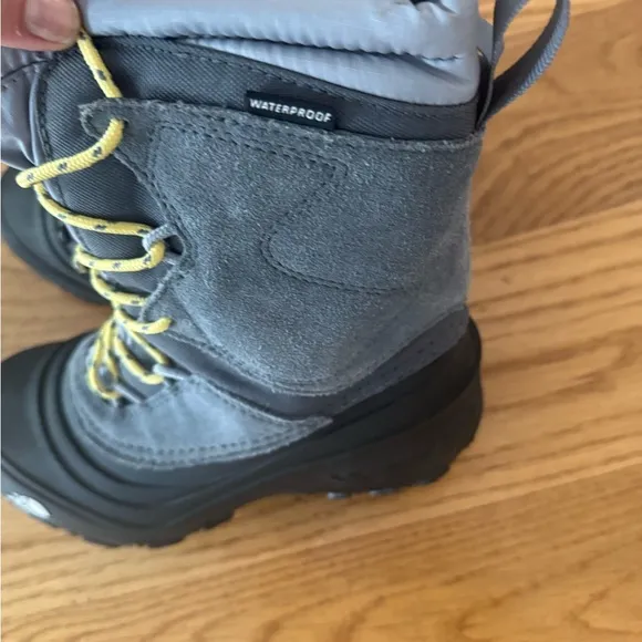 Northface Alpenow Boots Kids Size 2