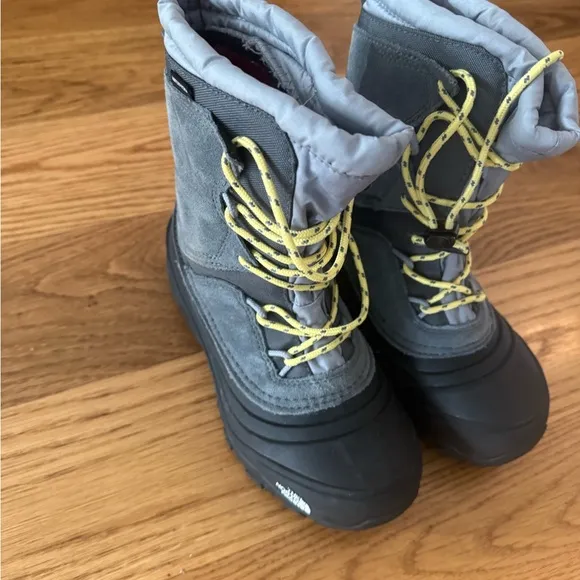 Northface Alpenow Boots Kids Size 2