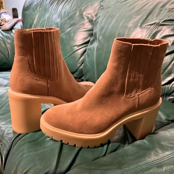 NWB~ Dolce Vita brand NEW mushroom WATERPROOF Pull-on Suede Boots, size 9.5