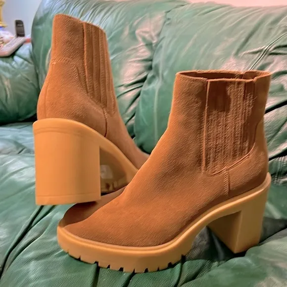 NWB~ Dolce Vita brand NEW mushroom WATERPROOF Pull-on Suede Boots, size 9.5