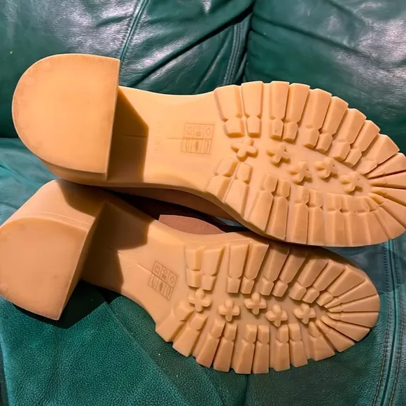 NWB~ Dolce Vita brand NEW mushroom WATERPROOF Pull-on Suede Boots, size 9.5