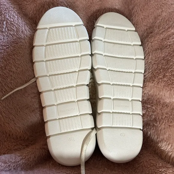 NWOB FREE PEOPLE Catch Me If You Can Sneakers