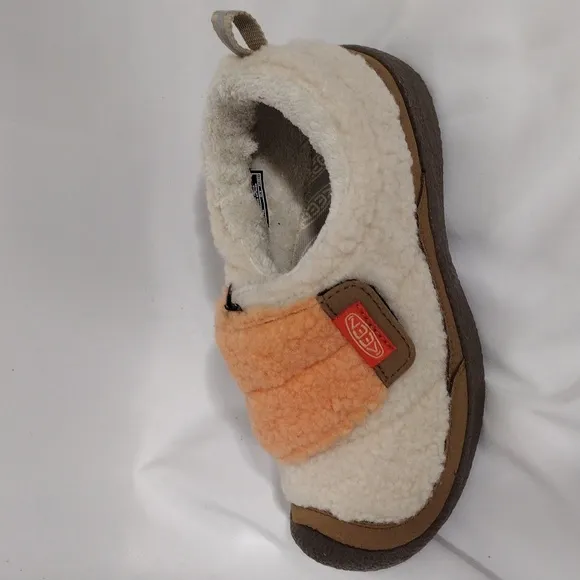 NWOB Keen Girls Boulder Toasted Coconut Howser Low Wrap Slip On Winter Shoe Sz 2