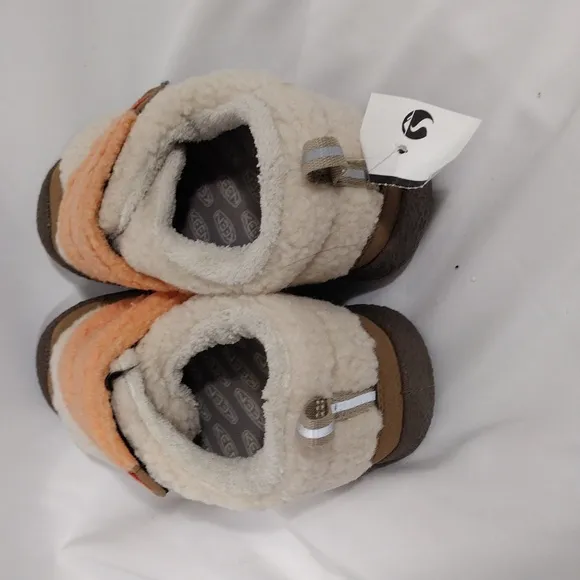 NWOB Keen Girls Boulder Toasted Coconut Howser Low Wrap Slip On Winter Shoe Sz 2