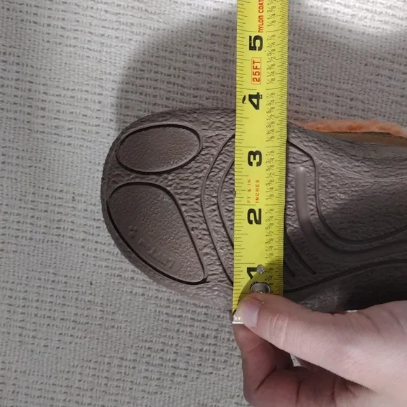 NWOB Keen Girls Boulder Toasted Coconut Howser Low Wrap Slip On Winter Shoe Sz 2