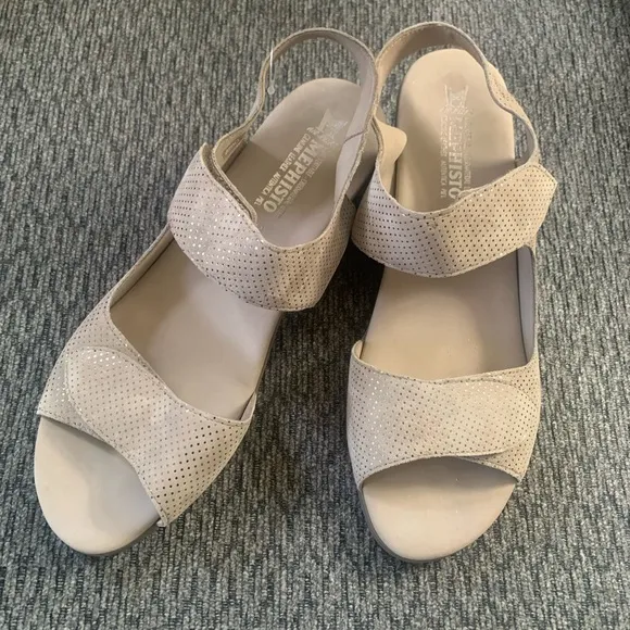 NWOB Womens Mephisto Cecilia Brown Beige Heels size 10