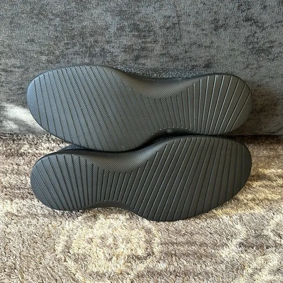 NWOT Allbirds Merino Wool Runners Shoes Gray Black Mens 8