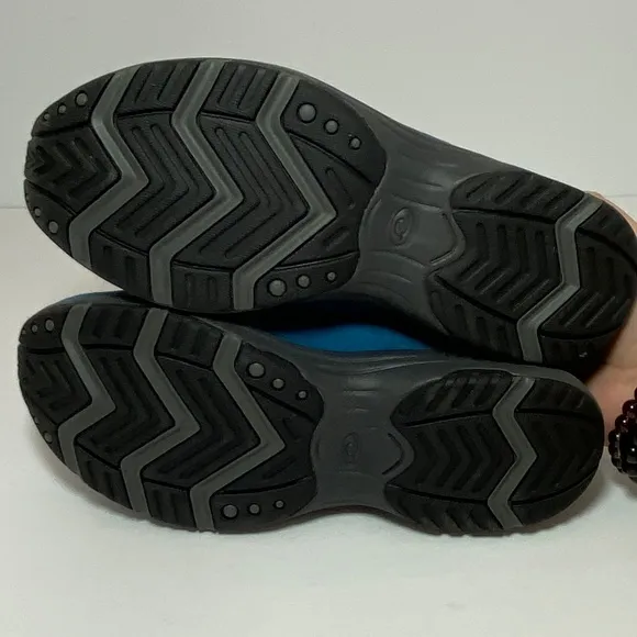 NWOT Easy Spirit Women's Size: 6.5